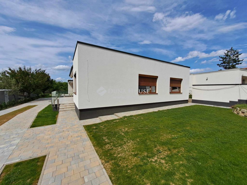 Pécsett Rózsadombon  Újépítésű, A+-os  minimál stílusú otthon várja új lakóját