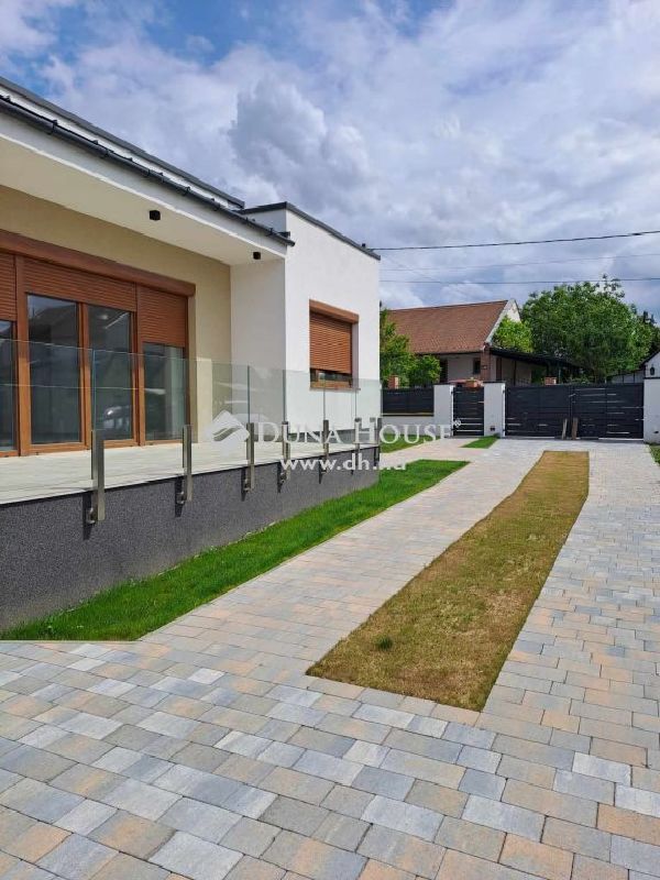 Pécsett Rózsadombon  Újépítésű, A+-os  minimál stílusú otthon várja új lakóját