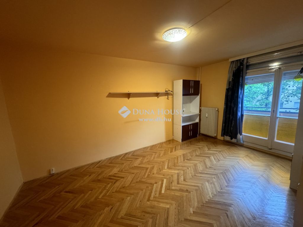Eladó lakás, Pécs