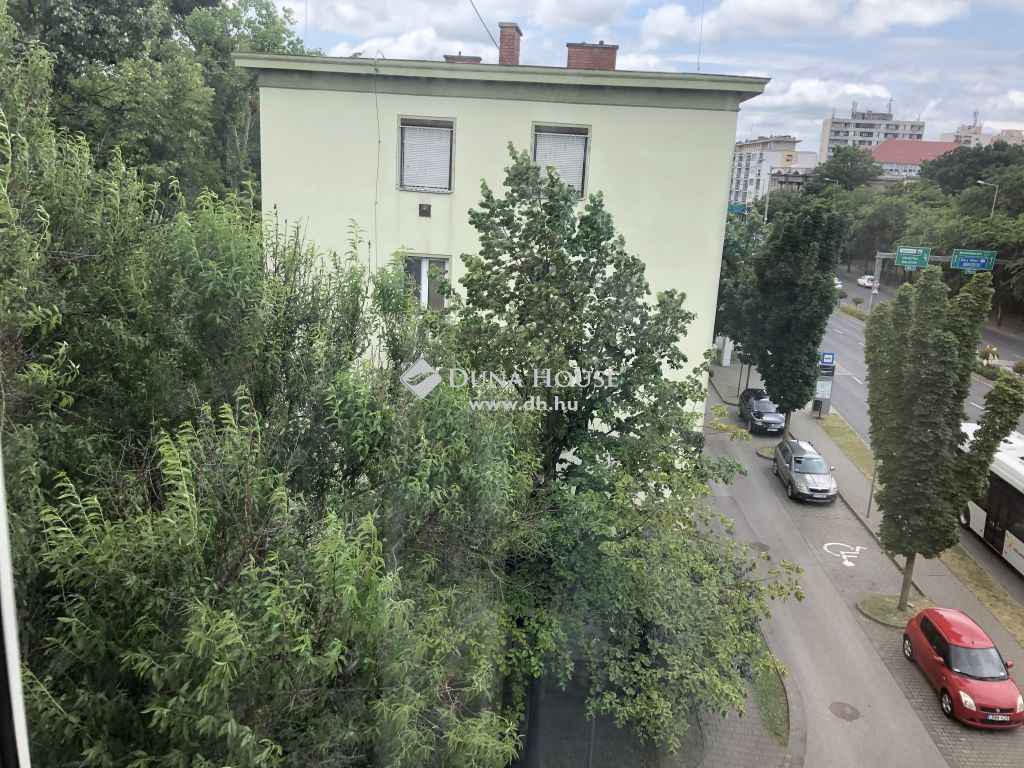 Eladó lakás, Győr