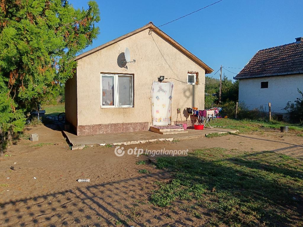 Eladó kis családi ház, Debrecen-Bánkon