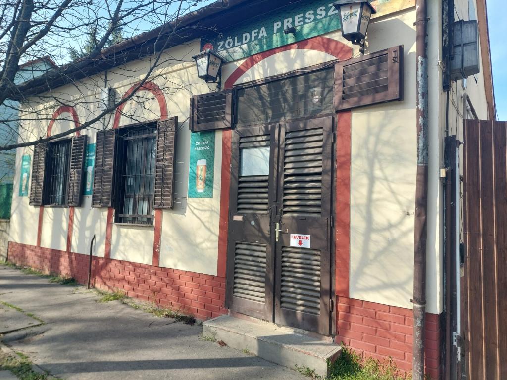Eladó üzlethelyiség, amely akár lakássá alakítható Kaposváron, a Keleti városrészben